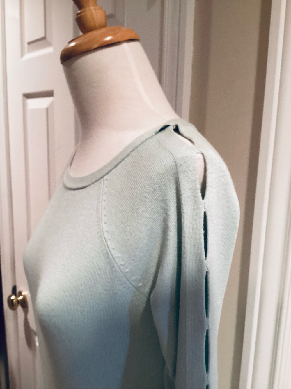 Tahari S Mint Green Scoop Neck Sweater Cut out long sleeves